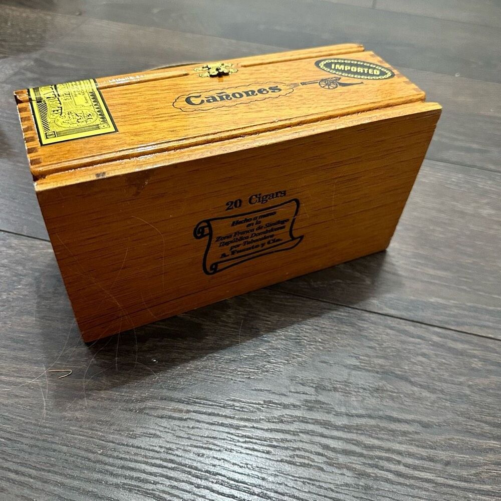 Canones Dominican Republic Cigar Box Purse - Picture 6 of 6